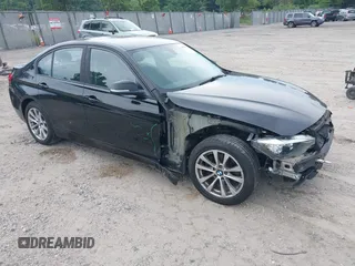2016 BMW 3 Series 320i xDrive z VIN WBA8E5G51GNU19441, wystawiony jako IAAI lot #42515849 z przebiegiem 88 497 mil mil oraz . Historia ofert i sprzedaży dostępna na DreamBid. Obrazek 1.