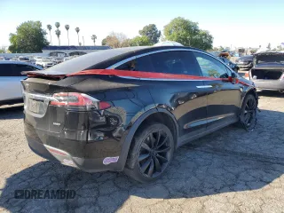 2018 Tesla Model X 75D with VIN 5YJXCAE24JF142506, listed as a Copart auction lot 43536215 with Not Provided miles and Salvage Title. Bid and sale history available at carsss.com. Image 3.