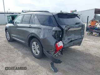 2020 Ford Explorer XLT z VIN 1FMSK7DH3LGA67680, wystawiony jako IAAI lot #41793104 z przebiegiem 57 409 mil mil oraz . Historia ofert i sprzedaży dostępna na DreamBid. Obrazek 3.