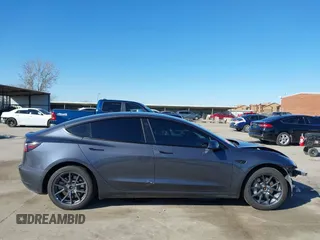 2022 Tesla Model 3 Long Range z VIN 5YJ3E1EB9NF197127, wystawiony jako IAAI lot #41366323 z przebiegiem 56 559 mil mil oraz . Historia ofert i sprzedaży dostępna na DreamBid. Obrazek 14.