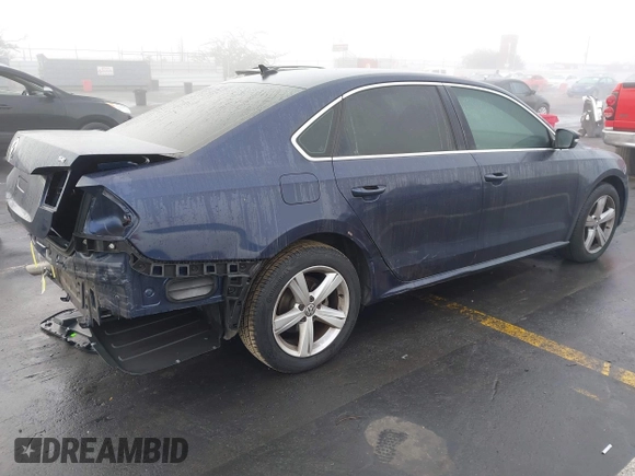 2012 Volkswagen Passat SE z VIN 1VWBP7A35CC106014, wystawiony jako IAAI lot #41150524 z przebiegiem 117 309 mil mil oraz . Historia ofert i sprzedaży dostępna na DreamBid. Obrazek 4.