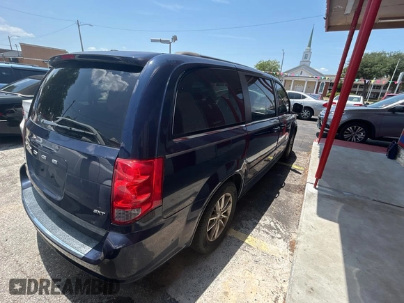2014 Dodge Grand Caravan SXT with VIN 2C4RDGCG1ER308403, listed as a Copart auction lot 56712885 with 131,847 mi miles and Clean Title. Bid and sale history available at DreamBid. Image 4.