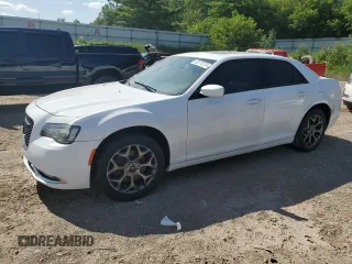 2016 Chrysler 300 S Alloy Edition z VIN 2C3CCAGG3GH157139, wystawiony jako Copart lot #63772124 z przebiegiem 137 813 mil mil oraz Czysty tytuł • Clean title. Historia ofert i sprzedaży dostępna na DreamBid. Obrazek 1.