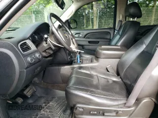 2011 Chevrolet Suburban LT z VIN 1GNSKJE31BR148448, wystawiony jako Copart lot #61057955 z przebiegiem 237 656 mil mil oraz Czysty tytuł • Clean title. Historia ofert i sprzedaży dostępna na DreamBid. Obrazek 7.