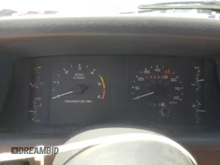 1988 Ford Mustang z VIN 1FABP40A9JF257876, wystawiony jako Copart lot #56777285 z przebiegiem 33 247 mil mil oraz Czysty tytuł • Clean title. Historia ofert i sprzedaży dostępna na DreamBid. Obrazek 9.