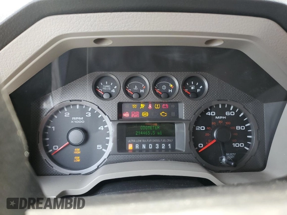 2010 Ford F-250 XL z VIN 1FTSX2BR4AEB37751, wystawiony jako Copart lot #62980735 z przebiegiem 294 465 mil mil oraz Czysty tytuł • Clean title. Historia ofert i sprzedaży dostępna na DreamBid. Obrazek 9.
