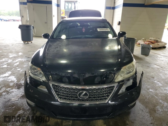 2011 Lexus LS 460 z VIN JTHBL5EF8B5103973, wystawiony jako Copart lot #56885645 z przebiegiem 191 841 mil mil oraz Szkody całkowita. Historia ofert i sprzedaży dostępna na DreamBid. Obrazek 5.