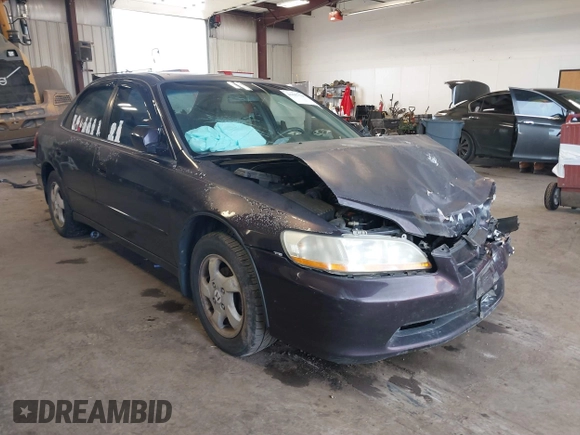 1999 Honda Accord EX z VIN 1HGCG5658XA034945, wystawiony jako IAAI lot #41687146 z przebiegiem 234 497 mil mil oraz . Historia ofert i sprzedaży dostępna na DreamBid. Obrazek 1.
