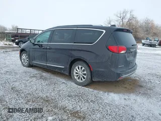 2018 Chrysler Pacifica Touring L Plus z VIN 2C4RC1EGXJR261251, wystawiony jako IAAI lot #41180745 z przebiegiem 82 548 mil mil oraz . Historia ofert i sprzedaży dostępna na DreamBid. Obrazek 3.