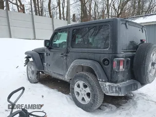 2020 Jeep Wrangler Willys z VIN 1C4GJXAG1LW118348, wystawiony jako IAAI lot #41404125 z przebiegiem 35 325 mil mil oraz . Historia ofert i sprzedaży dostępna na DreamBid. Obrazek 3.