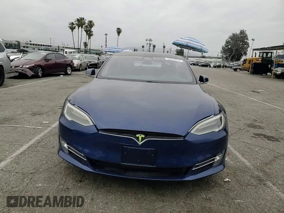 2017 Tesla Model S 100D z VIN 5YJSA1E20HF192300, wystawiony jako Copart lot #52931815 z przebiegiem 93 916 mil mil oraz Szkoda całkowita • Salvage title. Historia ofert i sprzedaży dostępna na DreamBid. Obrazek 11.