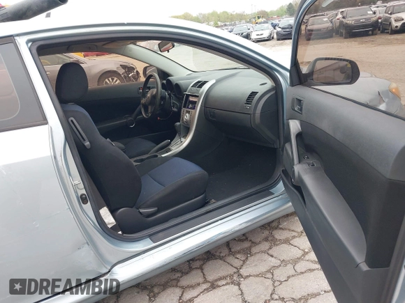 2006 Scion tC z VIN JTKDE167X60130009, wystawiony jako IAAI lot #42174502 z przebiegiem 151 801 mil mil oraz . Historia ofert i sprzedaży dostępna na DreamBid. Obrazek 5.