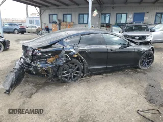 2023 Tesla Model S Plaid z VIN 5YJSA1E63PF498778, wystawiony jako Copart lot #43960765 z przebiegiem Nie podano mil oraz Szkoda całkowita • Salvage title. Historia ofert i sprzedaży dostępna na DreamBid. Obrazek 3.