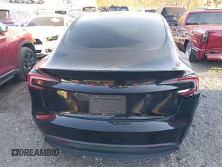 2024 Tesla Model 3 z VIN 5YJ3E1EA8RF728301, wystawiony jako IAAI lot #41865709 z przebiegiem 35 791 mil mil oraz . Historia ofert i sprzedaży dostępna na DreamBid. Obrazek 15.