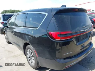 2024 Chrysler Pacifica Hybrid Select z VIN 2C4RC1S73RR185310, wystawiony jako IAAI lot #42246006 z przebiegiem 31 696 mil mil oraz . Historia ofert i sprzedaży dostępna na DreamBid. Obrazek 3.