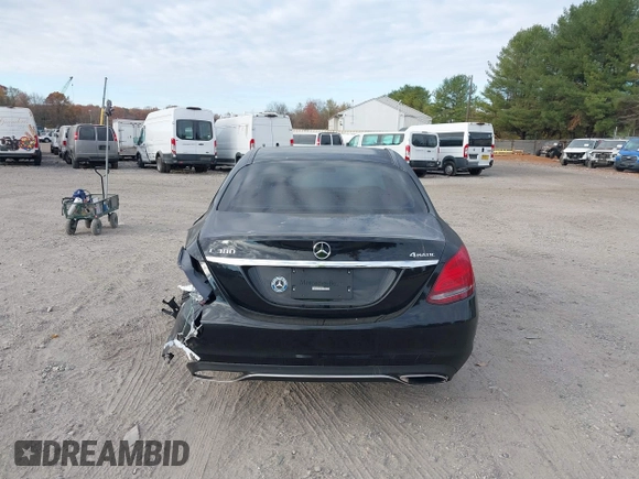 2015 Mercedes-Benz C-Class C 300 Luxury with VIN 55SWF4KB5FU020462, listed as a IAAI auction lot 40770678 with 136,442 mi miles. Bid and sale history available at carsss.com. Image 16.