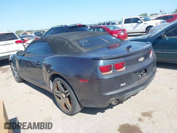 2013 Chevrolet Camaro LT z VIN 2G1FC3D33D9134173, wystawiony jako IAAI lot #41954984 z przebiegiem 157 919 mil mil oraz . Historia ofert i sprzedaży dostępna na DreamBid. Obrazek 3.