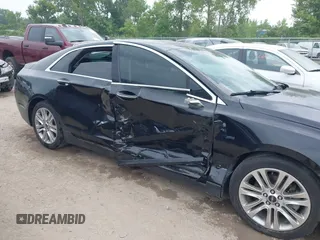 2016 Lincoln MKZ z VIN 3LN6L2G9XGR601231, wystawiony jako IAAI lot #42699222 z przebiegiem 107 081 mil mil oraz . Historia ofert i sprzedaży dostępna na DreamBid. Obrazek 6.