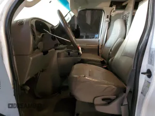 2008 Ford Econoline Cargo Commercial z VIN 1FTSE34L78DA38670, wystawiony jako Copart lot #86403624 z przebiegiem 245 587 mil mil oraz Szkoda całkowita • Salvage title. Historia ofert i sprzedaży dostępna na DreamBid. Obrazek 7.