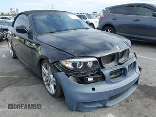 2013 BMW 1 Series 135i z VIN WBAUN7C57DVM27703, wystawiony jako IAAI lot #41905745 z przebiegiem 90 586 mil mil oraz . Historia ofert i sprzedaży dostępna na DreamBid. Obrazek 1.