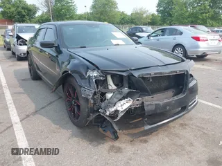 2014 Chrysler 300 S z VIN 2C3CCAGG4EH384322, wystawiony jako IAAI lot #42423308 z przebiegiem 216 689 mil mil oraz . Historia ofert i sprzedaży dostępna na DreamBid. Obrazek 1.