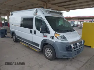 2016 Ram ProMaster Cargo z VIN 3C6URVHG7GE114723, wystawiony jako IAAI lot #42275325 z przebiegiem 211 407 mil mil oraz . Historia ofert i sprzedaży dostępna na DreamBid. Obrazek 1.