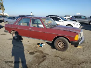 1983 Mercedes-Benz 300 D z VIN WDBAB33A8DB029422, wystawiony jako Copart lot #41494185 z przebiegiem 194 507 mil mil oraz Szkoda całkowita • Salvage title. Historia ofert i sprzedaży dostępna na DreamBid. Obrazek 4.