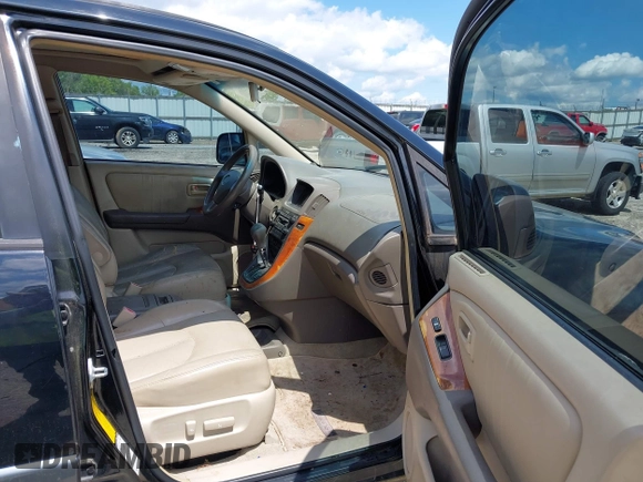 2000 Lexus RX 300 with VIN JT6HF10U9Y0126788, listed as a IAAI auction lot 42190888 with 204,747 mi miles. Bid and sale history available at carsss.com. Image 5.