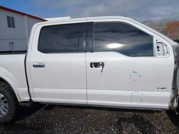 2015 Ford F-150 XLT with VIN 1FTEW1EG9FFB18151, listed as a IAAI auction lot 41922276 with 163,090 mi miles. Bid and sale history available at carsss.com. Image 14.