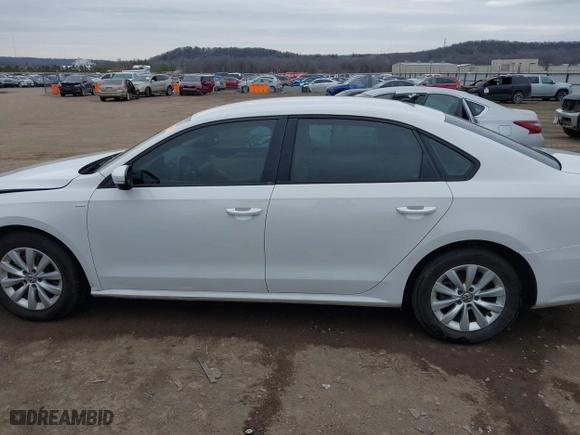 2014 Volkswagen Passat Wolfsburg Ed with VIN 1VWAS7A30EC119833, listed as a IAAI auction lot 41429589 with 181,630 mi miles. Bid and sale history available at carsss.com. Image 14.