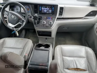 2017 Toyota Sienna XLE Auto Access Seat z VIN 5TDYZ3DC2HS836433, wystawiony jako Copart lot #57612545 z przebiegiem 263 759 mil mil oraz Szkody całkowita. Historia ofert i sprzedaży dostępna na DreamBid. Obrazek 8.