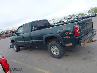 2004 Chevrolet Silverado 2500 LS with VIN 1GCGK29U84E311873, listed as a IAAI auction lot 42096136 with 268,581 mi miles. Bid and sale history available at carsss.com. Image 14.