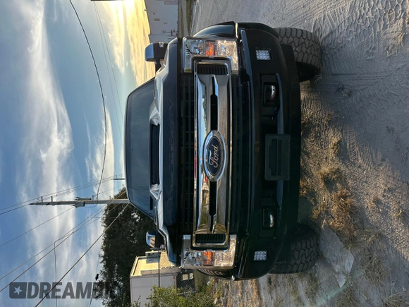 2004 Ford Excursion Eddie Bauer z VIN 1FMSU45P14EA06923, wystawiony jako Copart lot #84176014 z przebiegiem 186 217 mil mil oraz Czysty tytuł • Clean title. Historia ofert i sprzedaży dostępna na DreamBid. Obrazek 5.