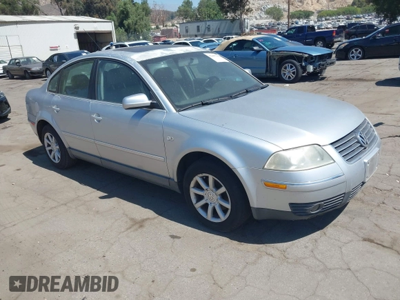 2004 Volkswagen Passat GLS z VIN WVWPD63B64P042673, wystawiony jako IAAI lot #42467361 z przebiegiem 259 067 mil mil oraz . Historia ofert i sprzedaży dostępna na DreamBid. Obrazek 1.