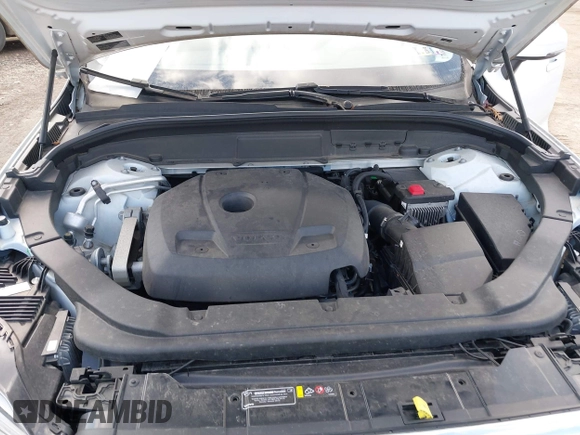 2019 Volvo XC60 Momentum with VIN LYV102RK9KB206928, listed as a IAAI auction lot 41673598 with 25,512 mi miles and . Bid and sale history available at DreamBid. Image 10.