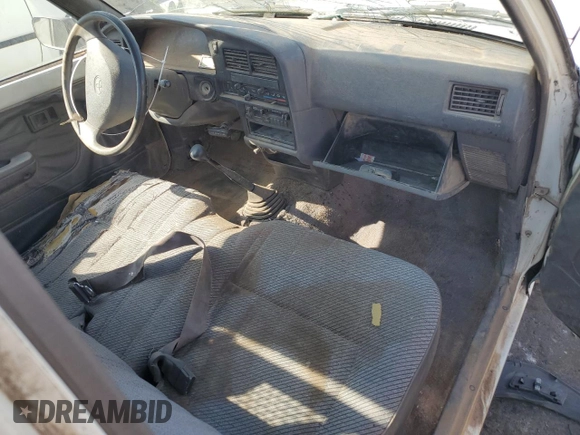1994 Toyota Pickup z VIN 4TARN81A3RZ166726, wystawiony jako Copart lot #73611754 z przebiegiem 247 038 mil mil oraz Czysty tytuł • Clean title. Historia ofert i sprzedaży dostępna na DreamBid. Obrazek 8.