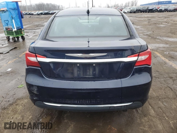 2014 Chrysler 200 Touring z VIN 1C3CCBBB1EN118975, wystawiony jako Copart lot #87133664 z przebiegiem 140 265 mil mil oraz Tytuł czysty. Historia ofert i sprzedaży dostępna na DreamBid. Obrazek 6.