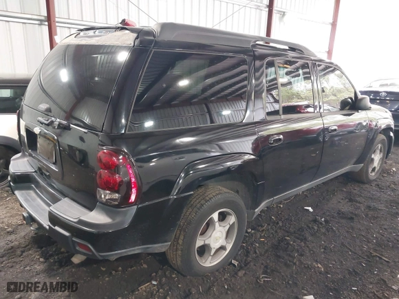 2005 Chevrolet TrailBlazer LS with VIN 1GNET16S856109443, listed as a IAAI auction lot 41453345 with 207,759 mi miles. Bid and sale history available at carsss.com. Image 4.