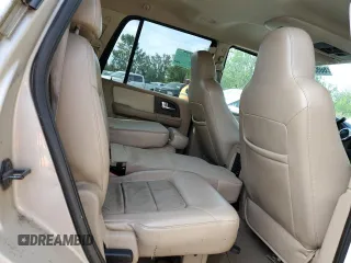 2005 Ford Expedition Special Service z VIN 1FMPU16525LA51707, wystawiony jako Copart lot #60884385 z przebiegiem 139 985 mil mil oraz Czysty tytuł • Clean title. Historia ofert i sprzedaży dostępna na DreamBid. Obrazek 11.
