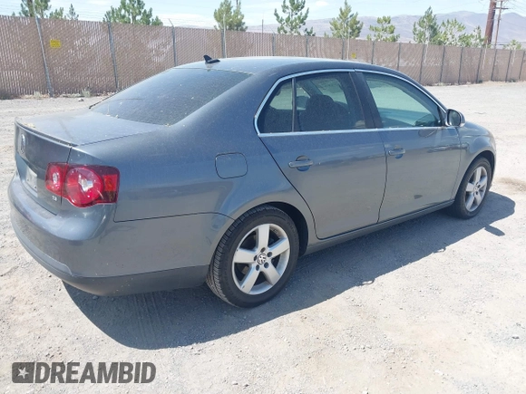 2009 Volkswagen Jetta SE z VIN 3VWRZ71K09M088979, wystawiony jako IAAI lot #42532075 z przebiegiem 179 179 mil mil oraz . Historia ofert i sprzedaży dostępna na DreamBid. Obrazek 4.