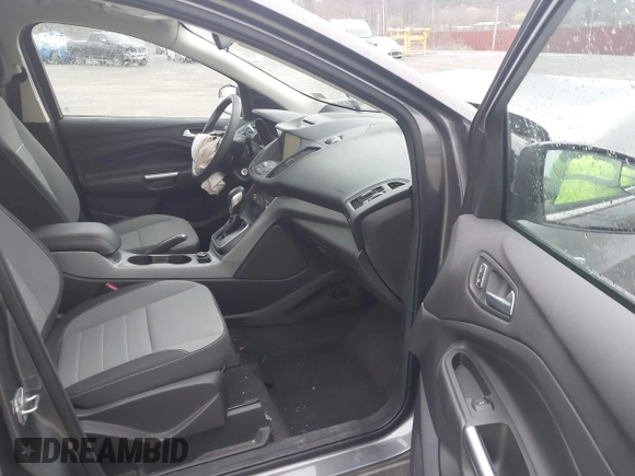 2014 Ford Escape SE with VIN 1FMCU9G9XEUB25240, listed as a IAAI auction lot 41936183 with 60,389 mi miles. Bid and sale history available at carsss.com. Image 5.
