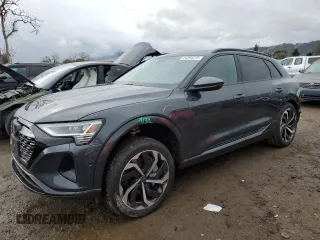 2024 Audi Q8 e-tron Premium Plus z VIN WA15AAGE5RB058370, wystawiony jako Copart lot #44394275 z przebiegiem 7751 mil mil oraz Szkody całkowita. Historia ofert i sprzedaży dostępna na DreamBid. Obrazek 1.