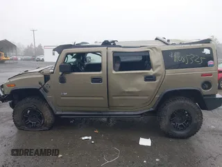 2005 Hummer H2 SUV with VIN 5GRGN23U35H130615, listed as a IAAI auction lot 41085325 with 138,393 mi miles. Bid and sale history available at carsss.com. Image 14.