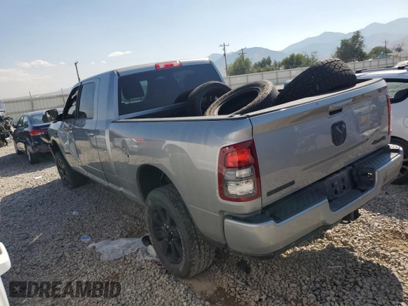 2022 Ram 2500 Big Horn z VIN 3C6UR5ML2NG183873, wystawiony jako Copart lot #66753104 z przebiegiem 33 093 mil mil oraz Szkoda całkowita • Salvage title. Historia ofert i sprzedaży dostępna na DreamBid. Obrazek 2.