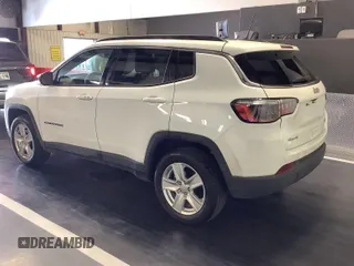 2022 Jeep Compass Latitude with VIN 3C4NJDBB6NT143179, listed as a IAAI auction lot 42748522 with 39,675 mi miles and . Bid and sale history available at DreamBid. Image 4.