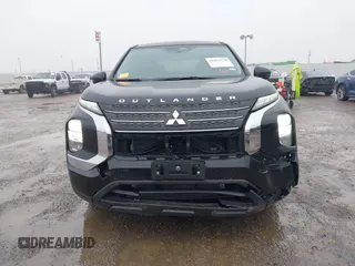 2024 Mitsubishi Outlander ES z VIN JA4J3UA88RZ074065, wystawiony jako IAAI lot #41451179 z przebiegiem 3 338 mil mil oraz . Historia ofert i sprzedaży dostępna na DreamBid. Obrazek 12.
