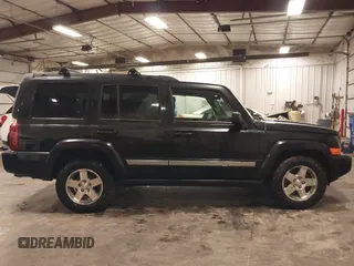 2010 Jeep Commander Sport z VIN 1J4RG4GT4AC115611, wystawiony jako IAAI lot #42286985 z przebiegiem 149 365 mil mil oraz . Historia ofert i sprzedaży dostępna na DreamBid. Obrazek 13.