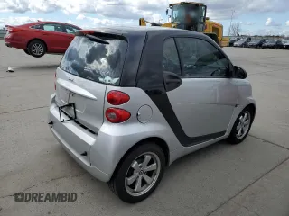 2012 Smart fortwo Pure z VIN WMEEJ3BA2CK549445, wystawiony jako Copart lot #48352495 z przebiegiem 53 406 mil mil oraz Tytuł czysty. Historia ofert i sprzedaży dostępna na DreamBid. Obrazek 3.