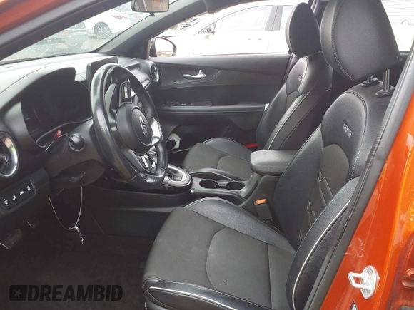 2020 Kia Forte GT-Line z VIN 3KPF34AD3LE260009, wystawiony jako IAAI lot #42308512 z przebiegiem 90 916 mil mil oraz . Historia ofert i sprzedaży dostępna na DreamBid. Obrazek 5.
