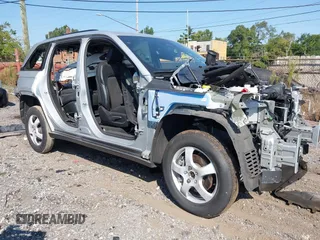 2023 Jeep Grand Cherokee Laredo z VIN 1C4RJHAG2PC594002, wystawiony jako IAAI lot #40683328 z przebiegiem Nie podano mil oraz . Historia ofert i sprzedaży dostępna na DreamBid. Obrazek 1.
